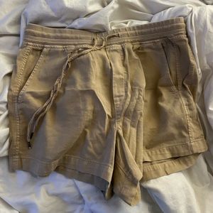 Gap Khaki Short